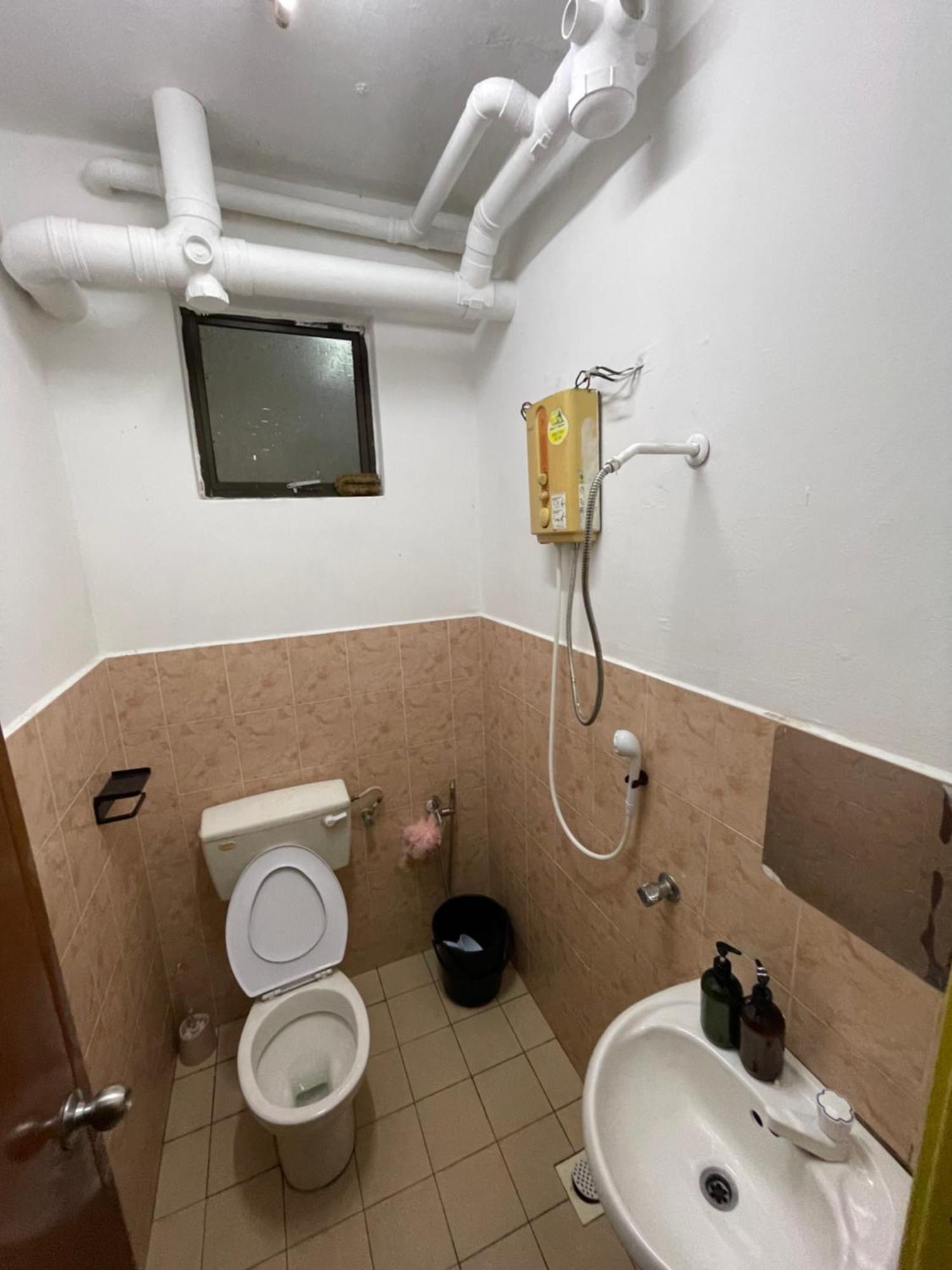 Peaceful Pines 4 Rooms Full Ac & Netflix By Ezyroom Melaka Ayer Keroh Ngoại thất bức ảnh
